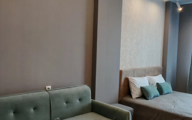 Novaya kvartira s dizaynerskim remontom Flat