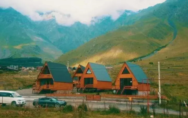 Private house cottage kazbegi compass