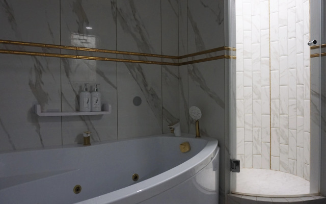 Prostornaya Treshka Flat