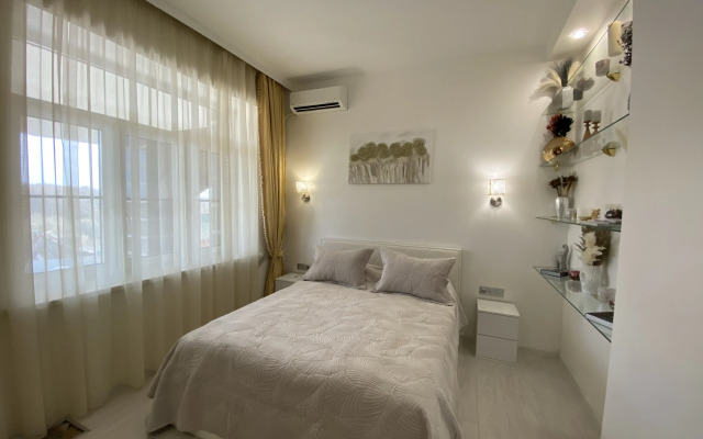 Апартаменты в современном стиле с камином