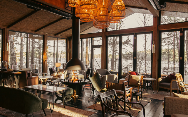 We Lodge Hotel