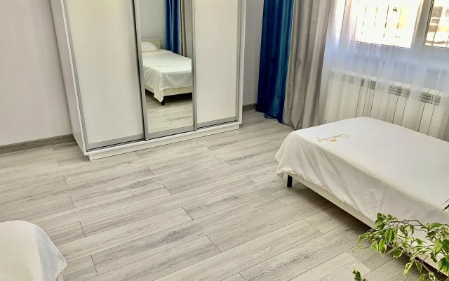 Частный Дом 1 Часть на Поэтической 44