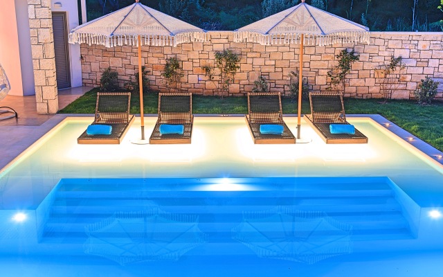 Blue Lake Villa Heated Pool