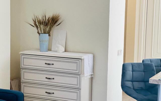Apartamenty 3kh Komnatnye Dizaynerskie Apartamenty S Basseynom Apartments