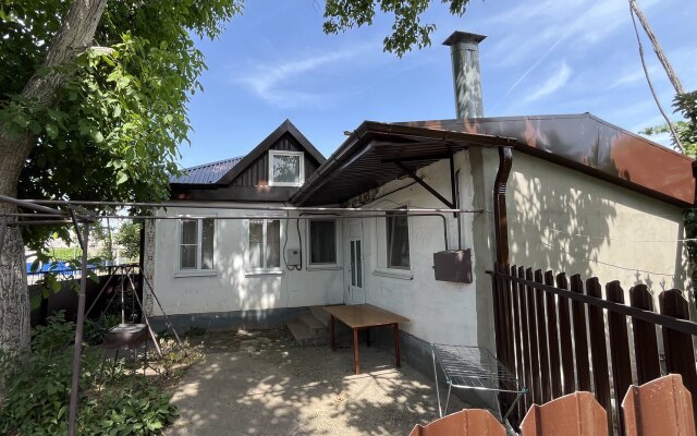 Vblizi Termalnykh Istochnikov Private house