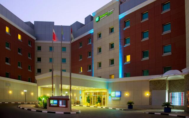 Отель Holiday Inn Express Dubai Internet City an IHG Hotel