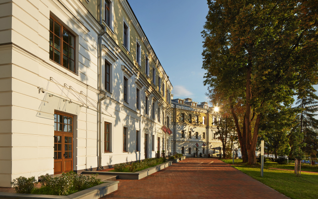 The Basilian Minsk Hotel, Curio Collection By Hilton