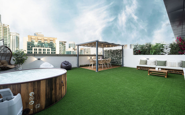 Next House - DownTown Views Hostel