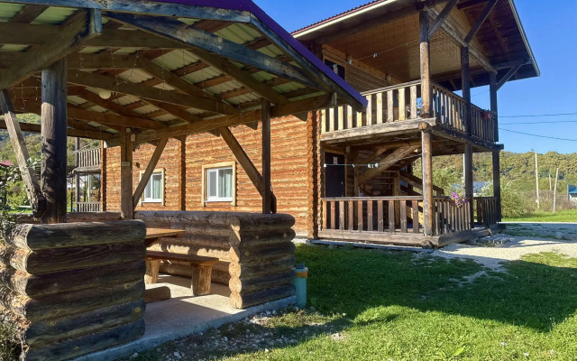 Thach from Travel Hotels Entourage