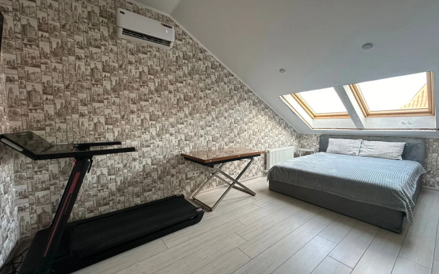 Dvukhurovnevaya S Vidom Na More Flat