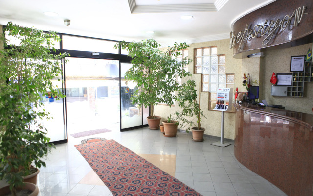 Отель The Lines