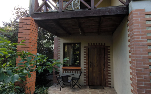 Derevenskij Dom U Morya Apartments