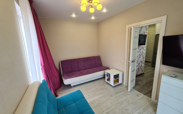 V Siriuse S Otdelnoy Spalney I Balkonom Flat