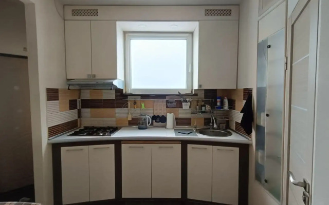 Dvukhurovnevaya V Tsentre Yalty Flat
