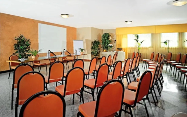 Отель Blue Relais Maggiore