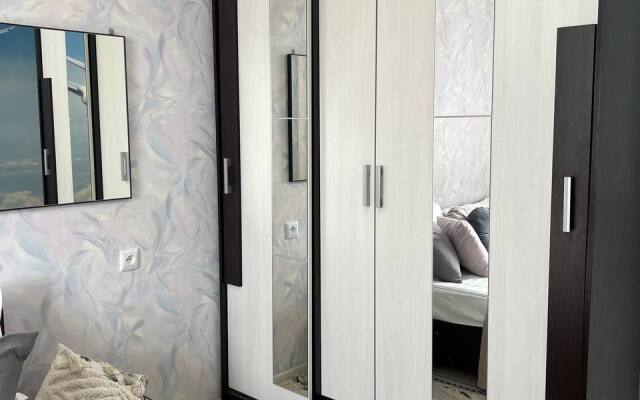 2 na Prospekte Kunaeva 7 Apartments