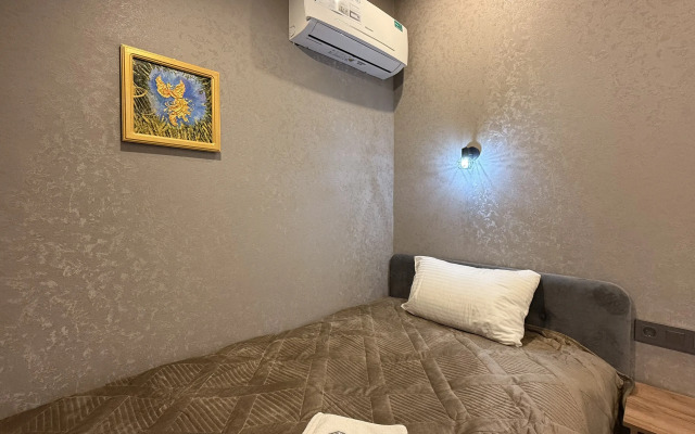 Апартаменты студия 15 Дворик Друзей