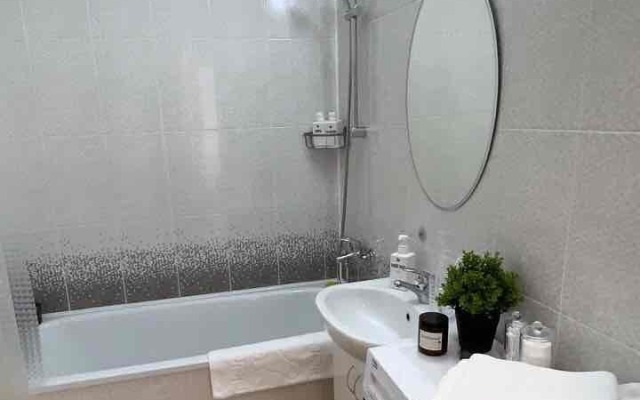 Na Ulitse Sevastyyanova 28/1 Flat