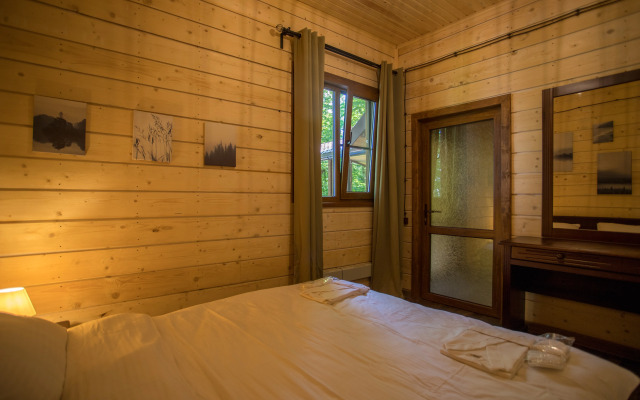 Dom V Lesu Guest House