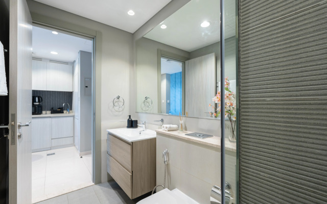 KeyRock Living Dubai Skyline & Pool Access Apartments