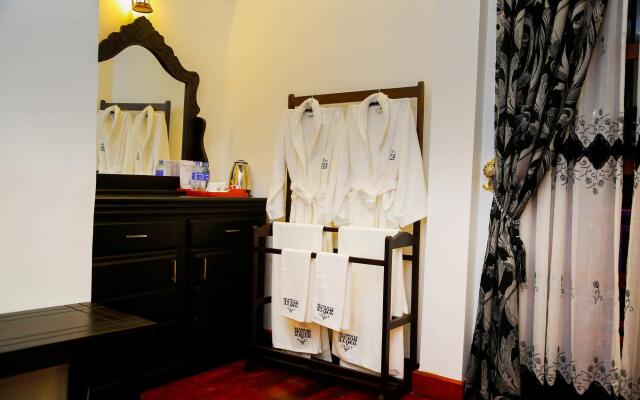 White House Hotel