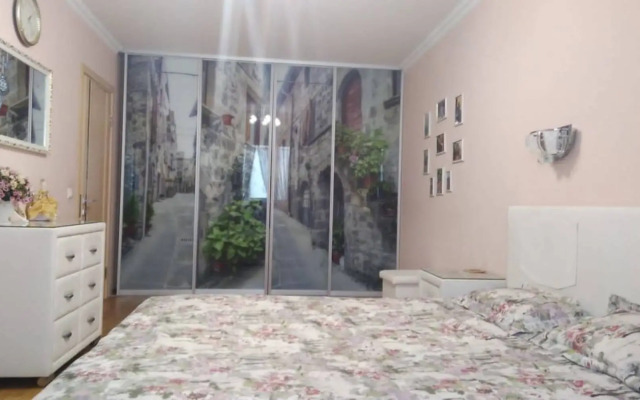Komfortnaya Yevrodvushka v Ivanovskikh Dvorikakh Apartments