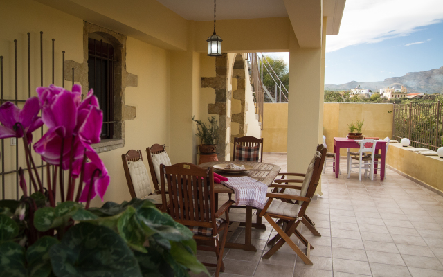 Sunny Villa