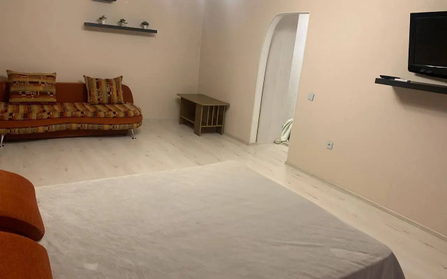 Na Chernikovskoy 18 Flat