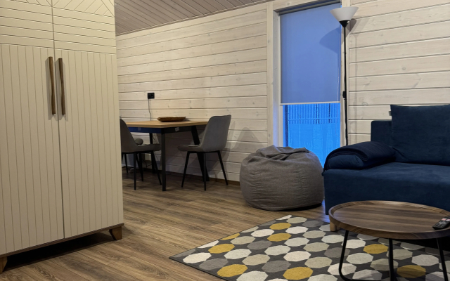 Частный дом на поляне