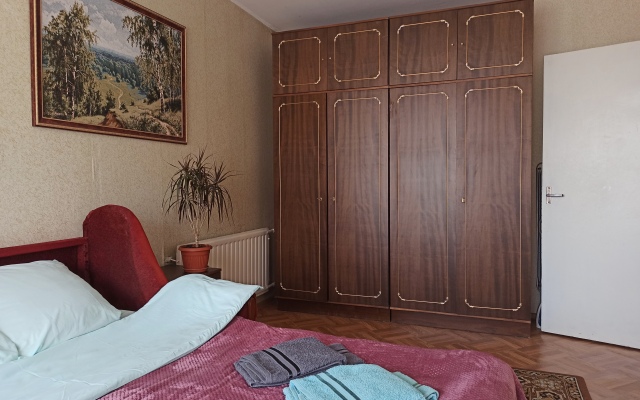 Ryadom S Parkom Flat