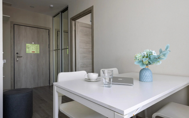 Na Prospekte Vitebskiy 101/1 Apartment