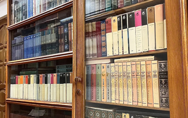 Квартира с антикварной мебелью