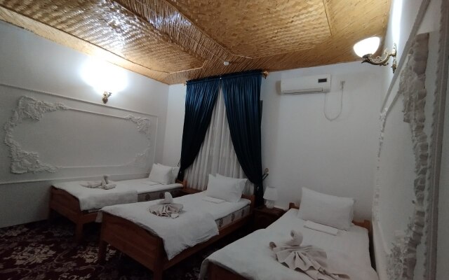 Parvina Hotel