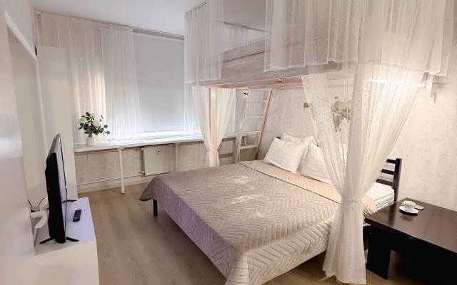 Квартира Двухэтажная 4-спальная кровать возле метро