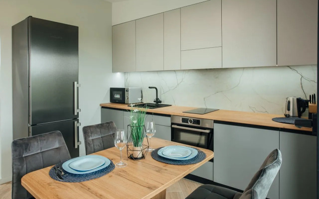 Квартира с Мансардными Окнами и Видом на Море