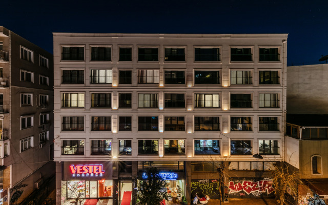 Roys Hotel & Suites Hotel