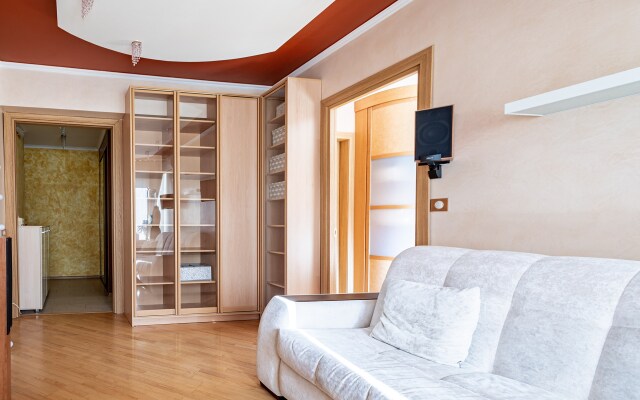 Na Maloy Gruzinskoy Dvukhkomnatnaya Flat