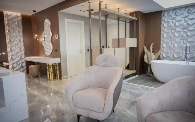 Курортный отель Brilliant Spa