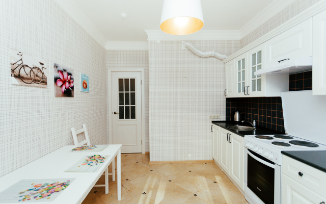 Апартаменты Российская 267