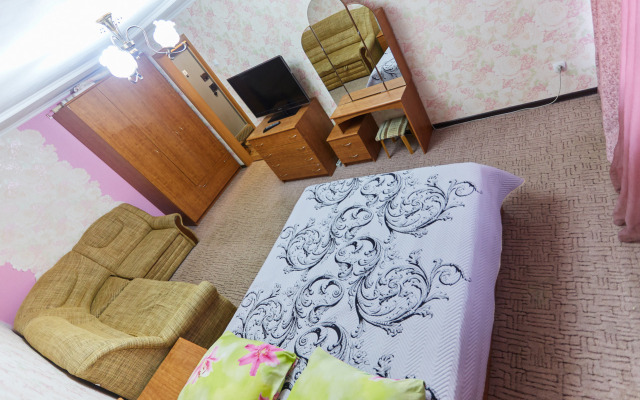 Ukhtasutki On Kosmonavtov