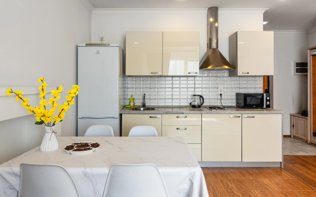 Uyut v Ritme Minimalizma Apartment