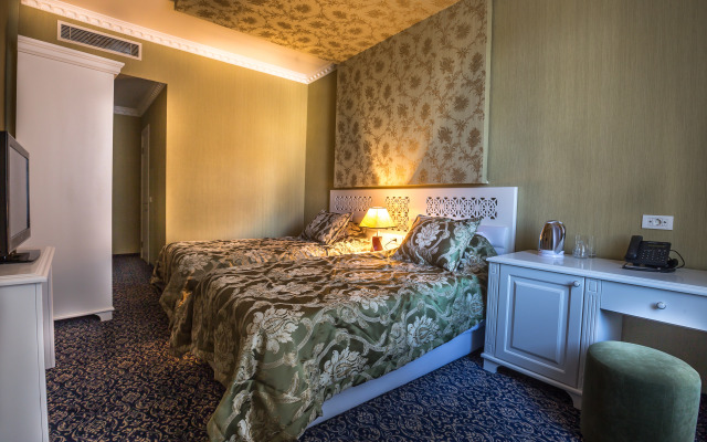 Premier Old Gates Hotel
