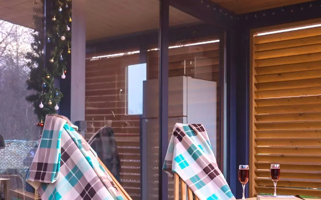 Частный дом Загородный комплекс на берегу реки с баней