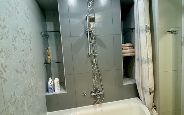 Royal Green Apartment U Korolevskikh Vorot Flat