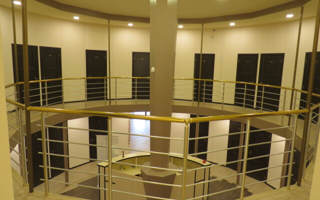 Shree Gopal Gayatri Lok Deluxe Hotel