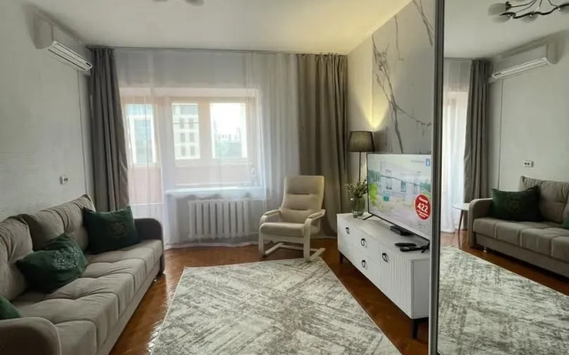 Na Levo-Bulachnoy Ulitse 56/2 Apartments