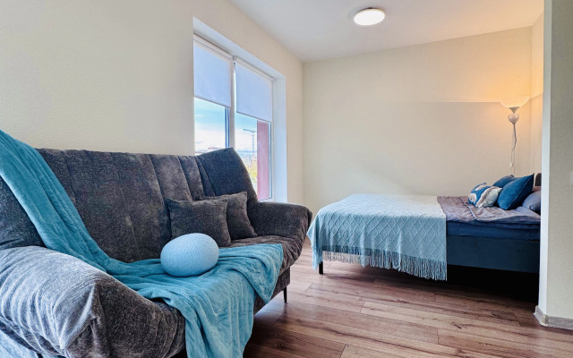 Квартира Шикарная Студия с Французским Балконом в Сердце Европейского