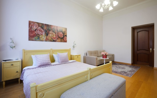 Квартира на 8 человек в Петербургском Стиле