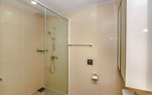 Koshkarbaeva 10/1 Apartments