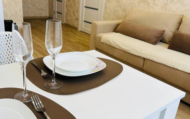 V Novo-Komarovo Flat